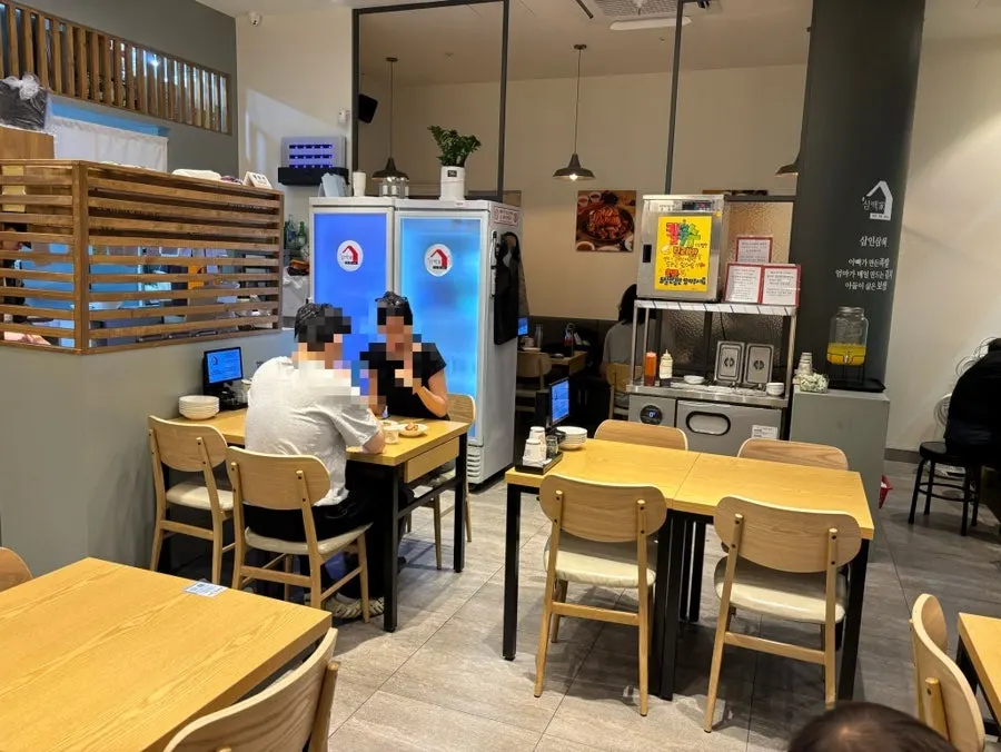 Entrance to Sambaekga on the first floor of Sindorim Prugio 1st shopping complex