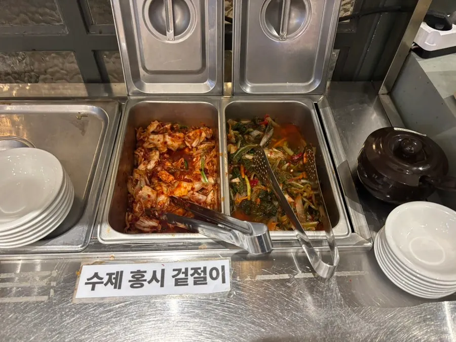 Seating and interior decor at Sindorim Sambaekga