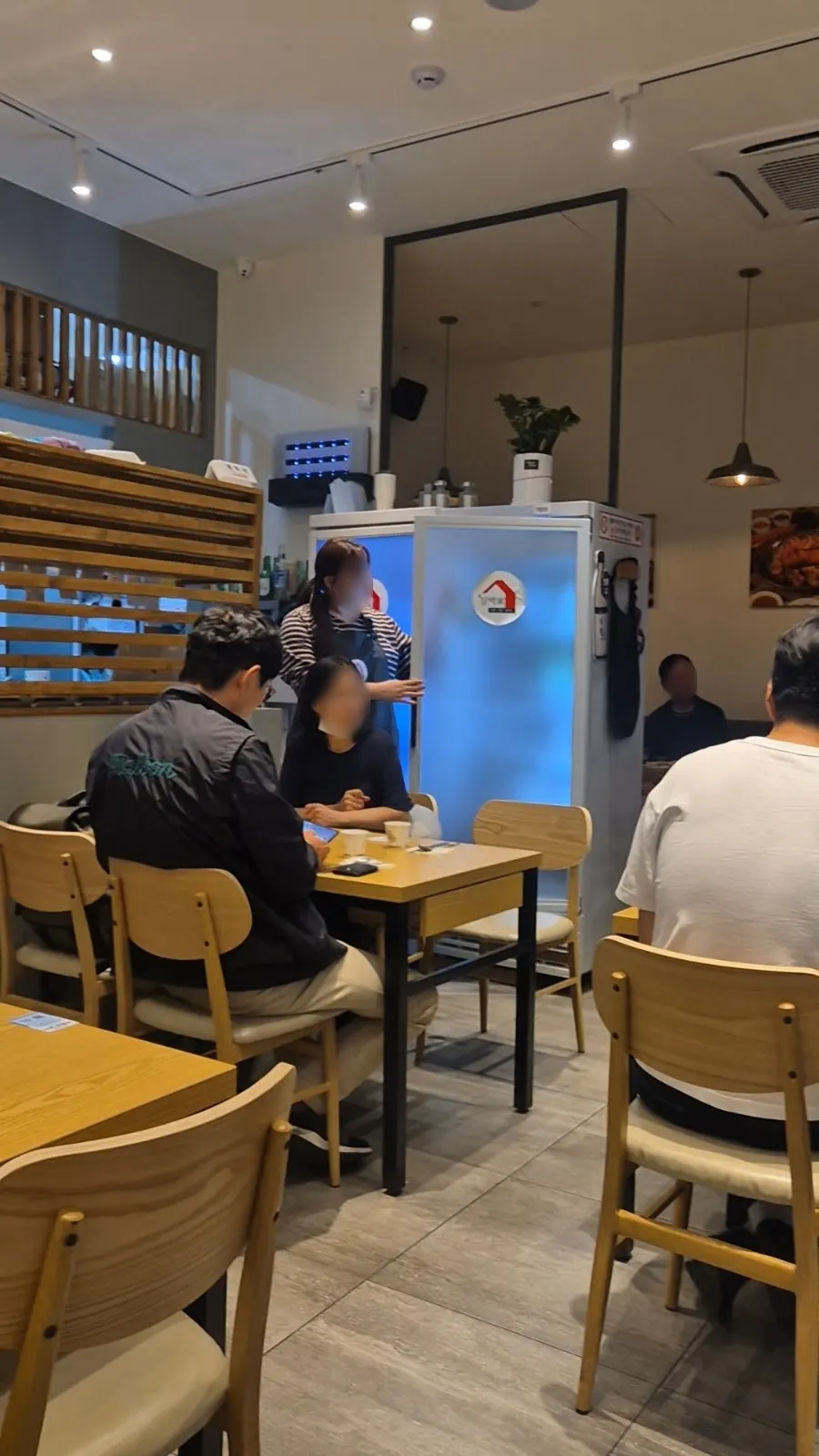 The clean, well-managed interior of Sindorim Sambaekga