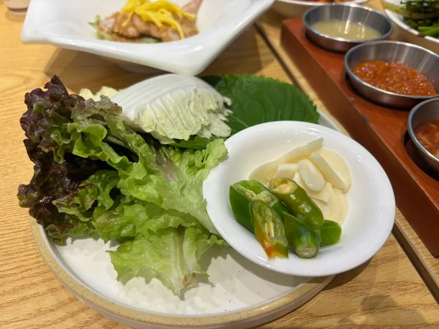 Corner view of the Sindorim Sambaekga dining room