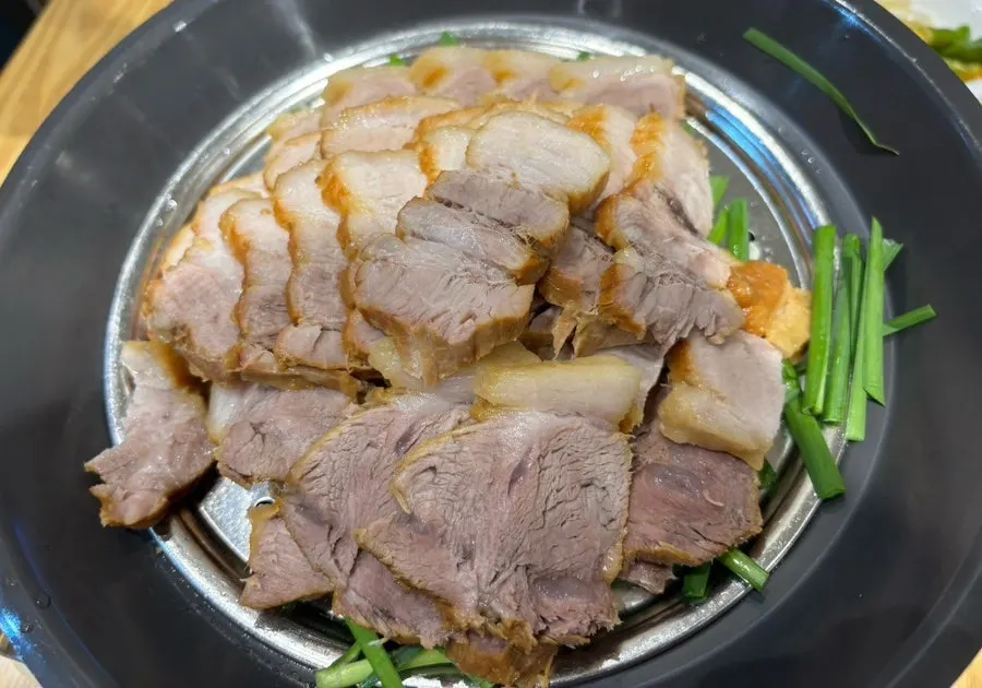 Basic side dish setup at Sindorim Sambaekga