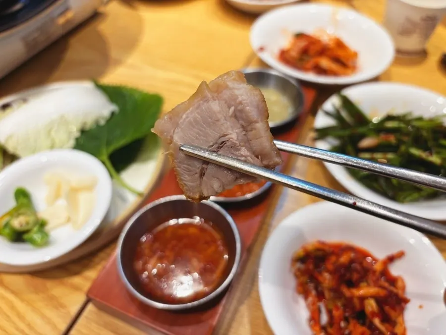 Plate of persimmon geotjeori at Sindorim Sambaekga