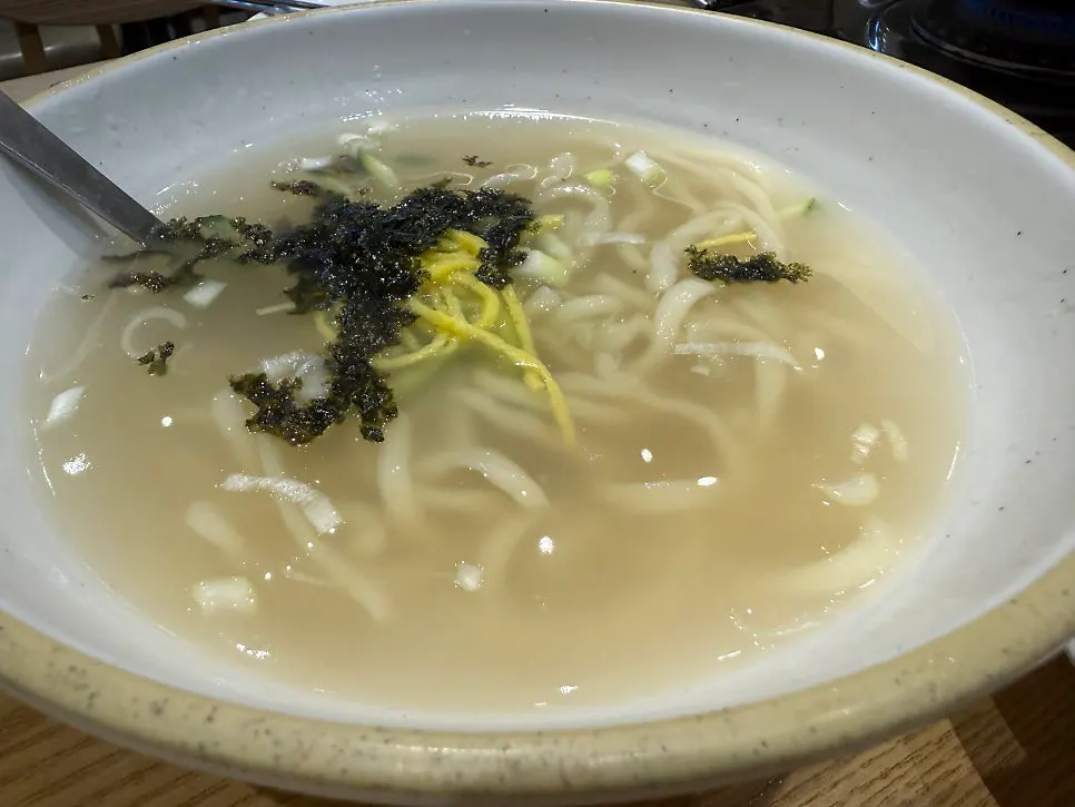 A filling meal of bossam and kalguksu