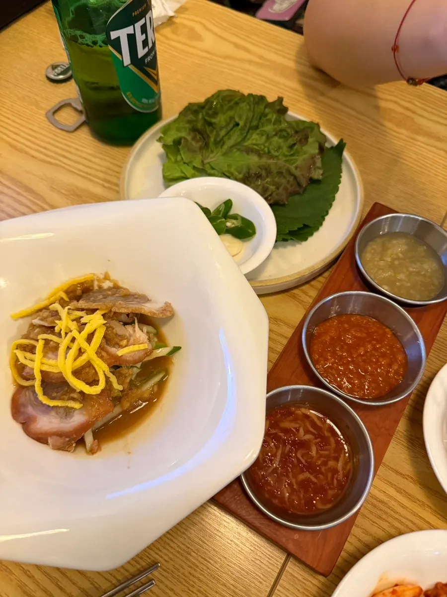 Plate of naengchae jokbal served as a sample