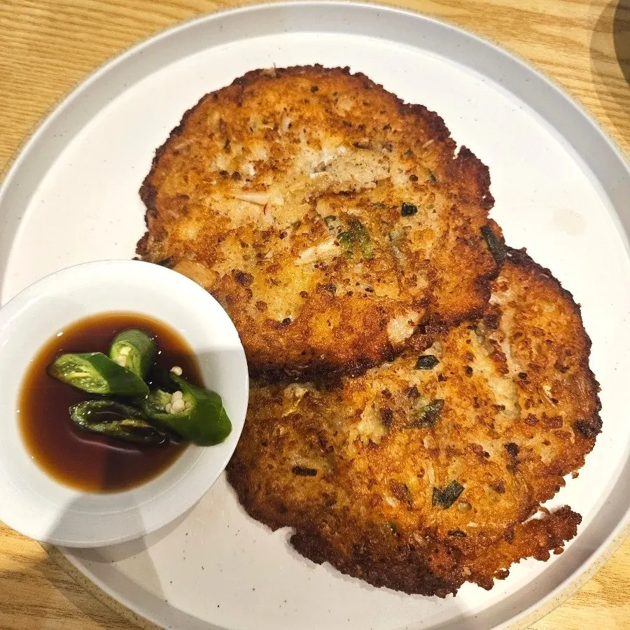 두툼하게 구워낸 녹두지짐이