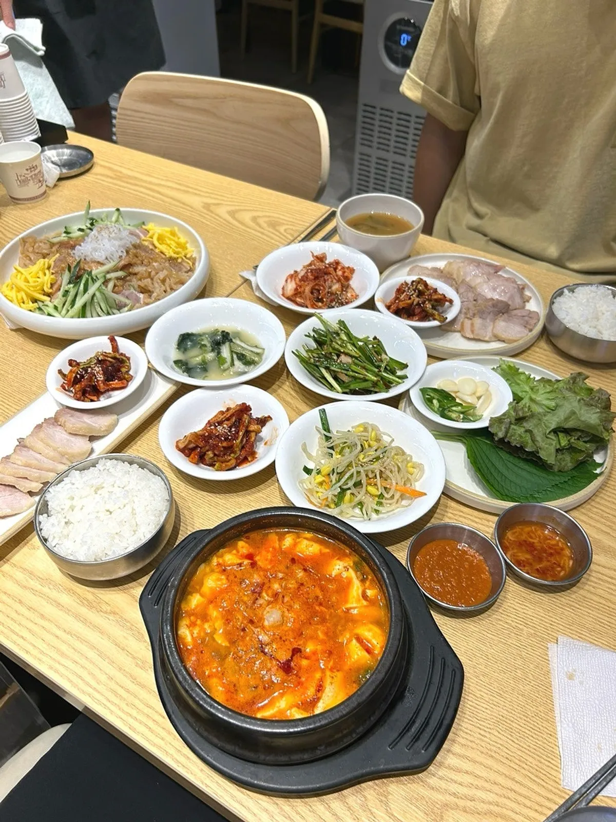 Exterior of Sambaekga, a Korean restaurant near Sindorim Station