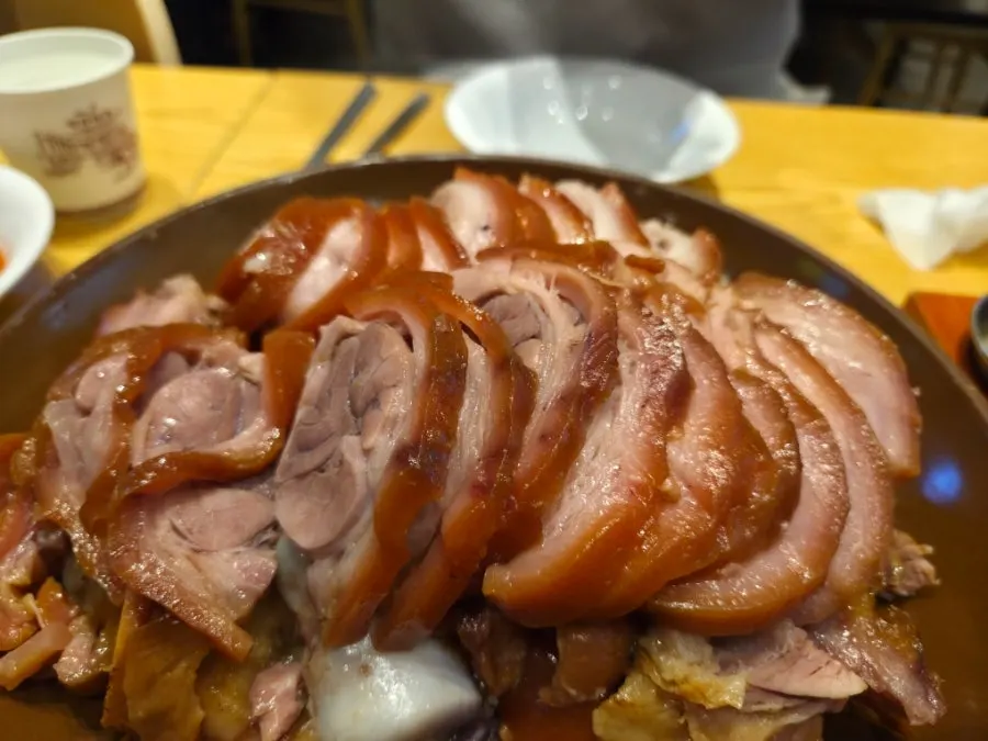 Close-up of the Sambaekga jokbal plate