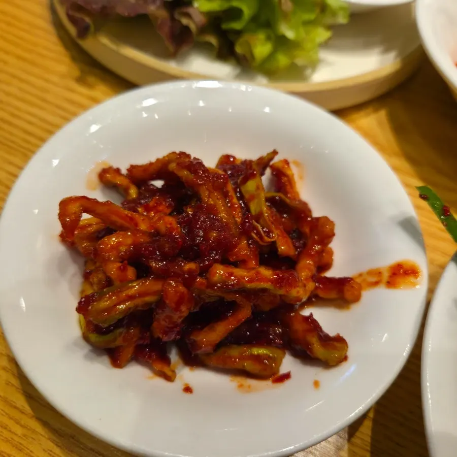 A close look at the front-leg jokbal meat