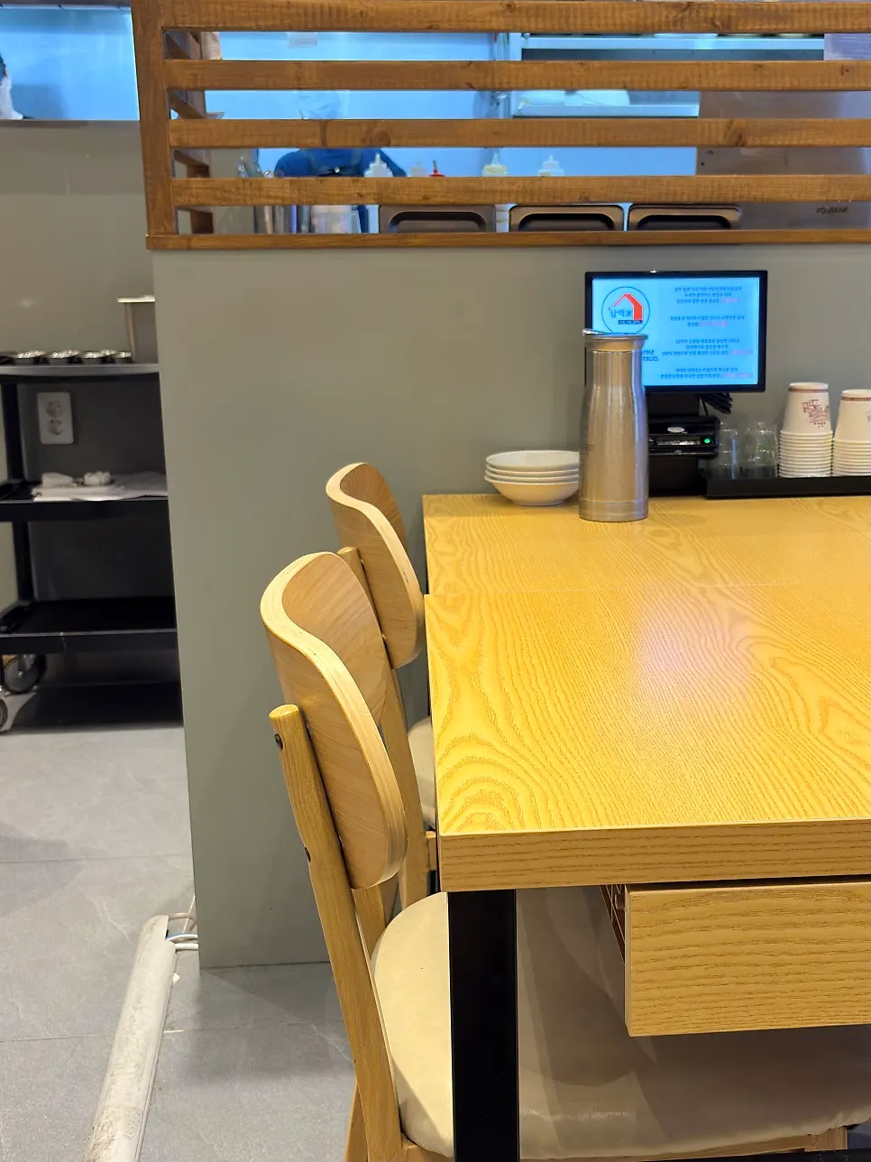 Clean seating area at Sindorim Sambaekga