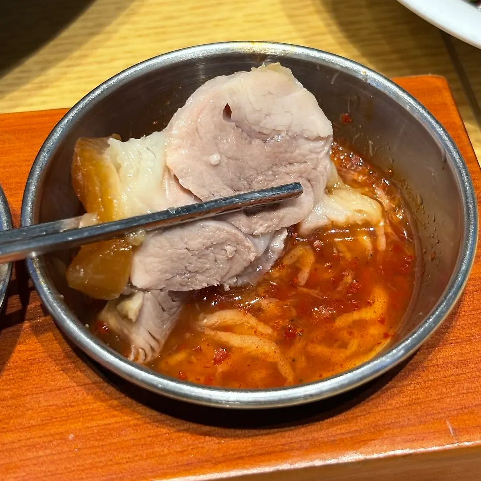 Close-up of chewy jokbal skin