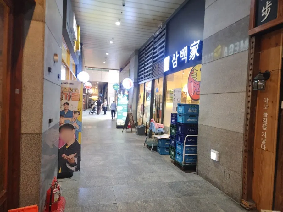 Spacious seating inside Sindorim Sambaekga