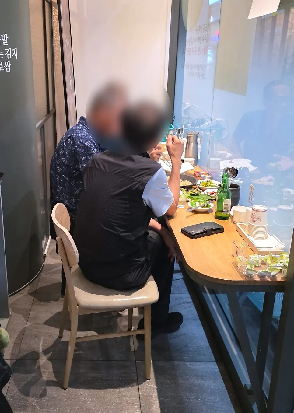 신도림삼백가 메뉴가 걸린 매장 벽면