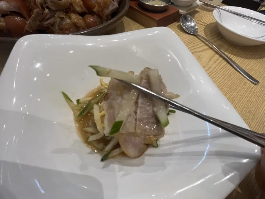살코기가 야들야들한 삼백족발