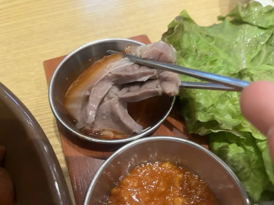 진한 육수의 수제 칼국수 한 그릇