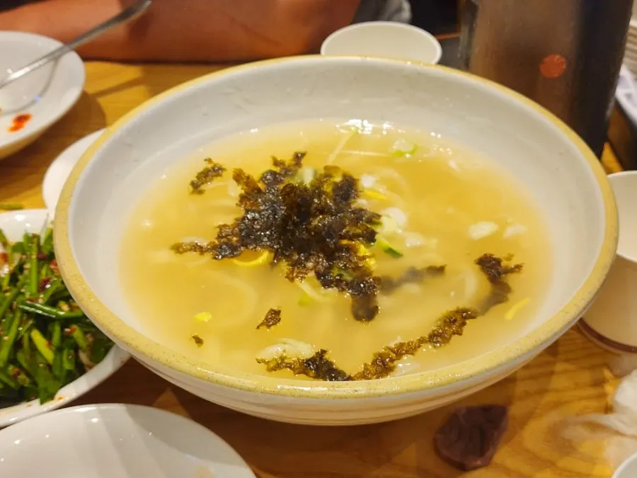 A bowl of Sambaekga's fresh-cut kalguksu