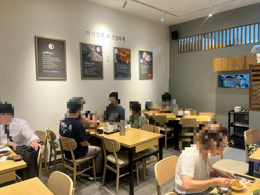 Clean, tidy interior of Sindorim Sambaekga