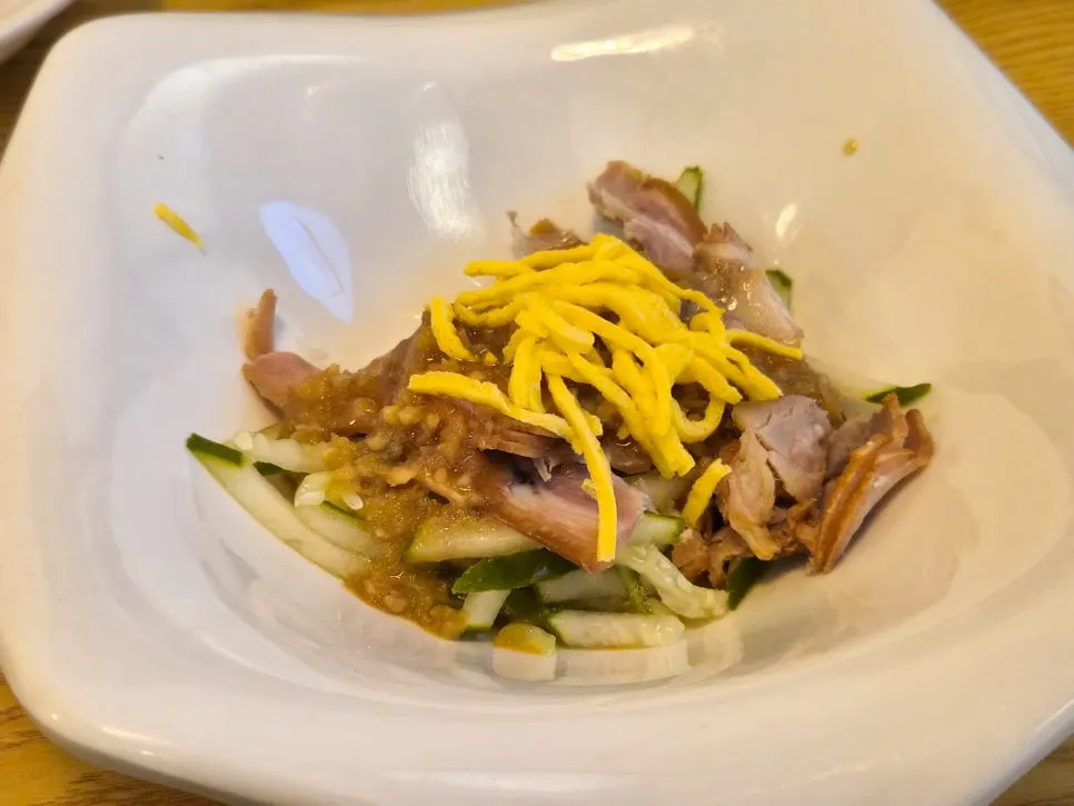 맛보기로 나온 냉채족발