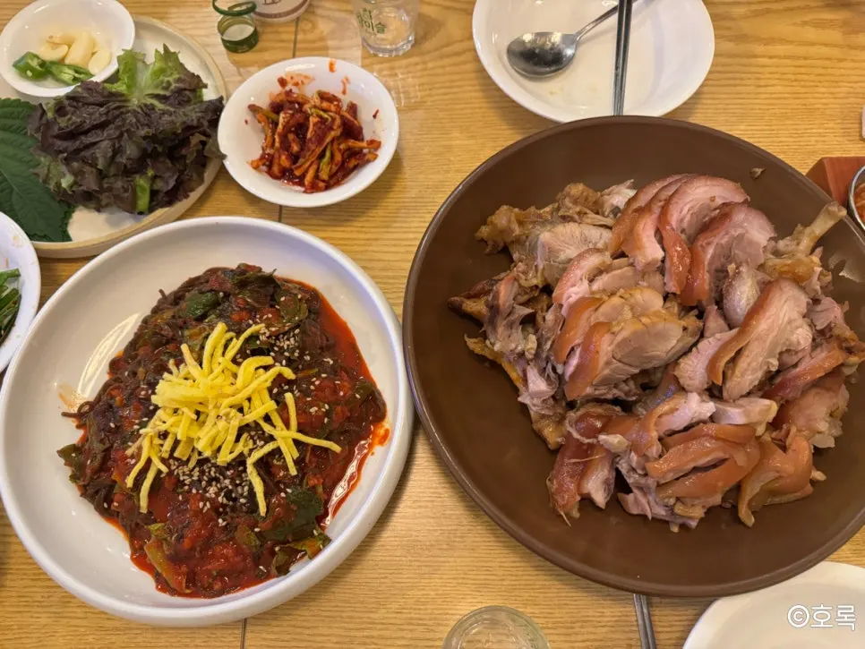 Complimentary naengchae jokbal served as a side