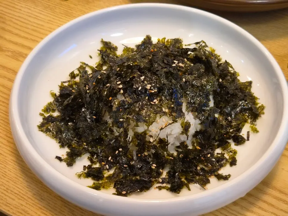 김가루가 넉넉한 김가루주먹밥