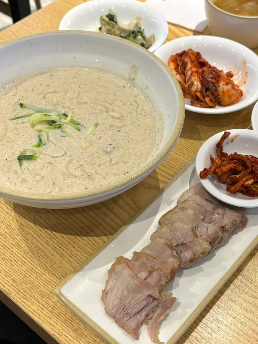 Full spread of the Kalguksu Bossam Set