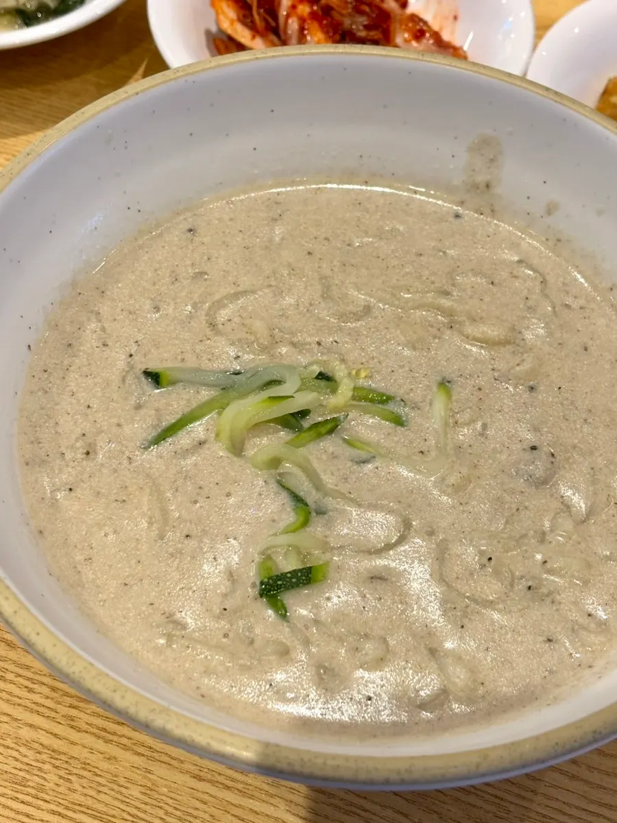 Rich-broth perilla kalguksu