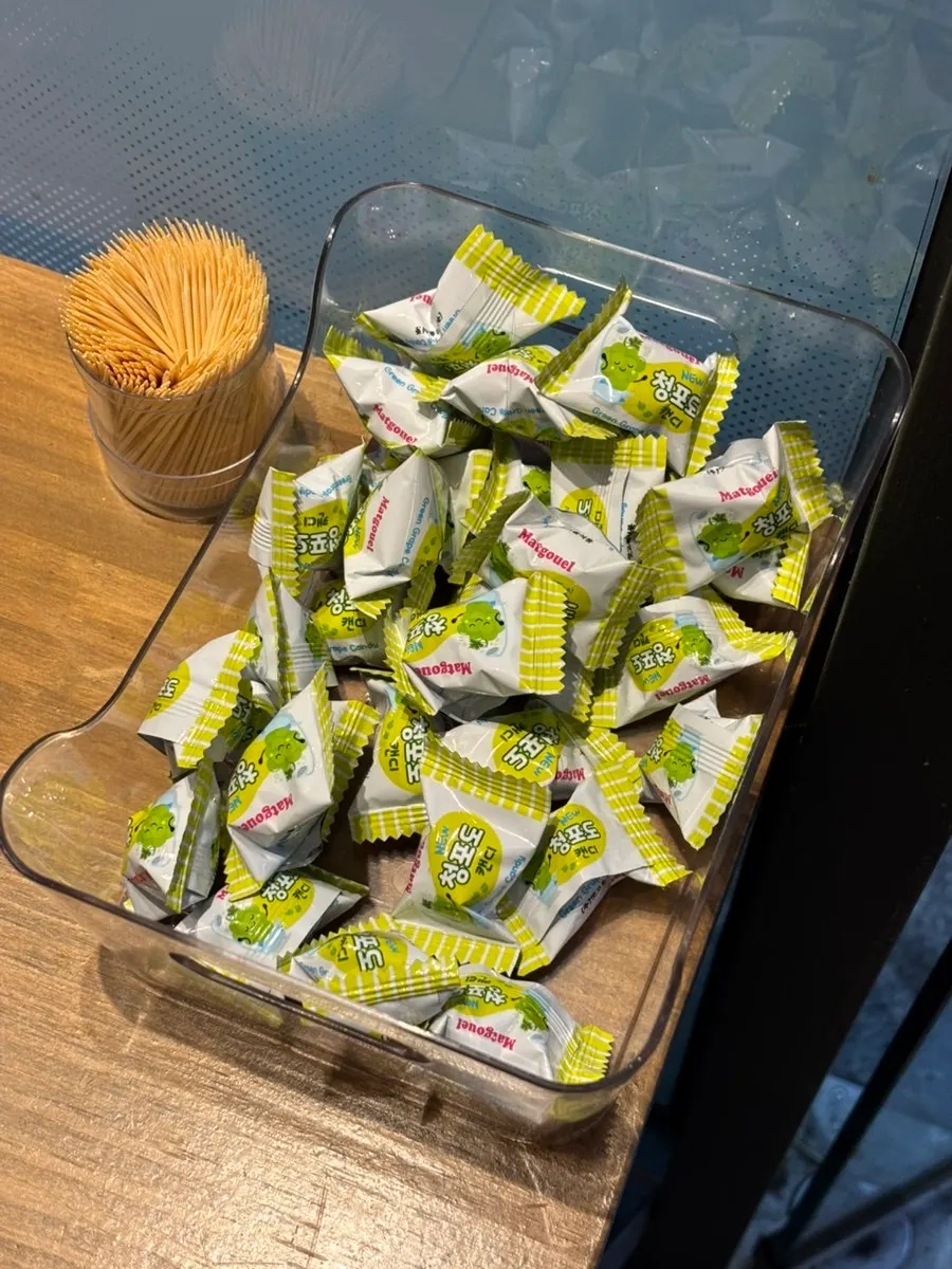 Palate-cleanser candies by the register