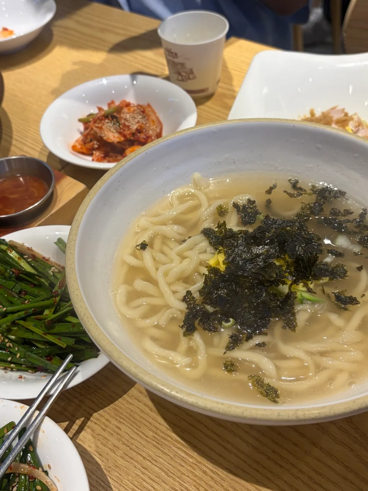 삼백족발과 칼국수 세트 한상 차림