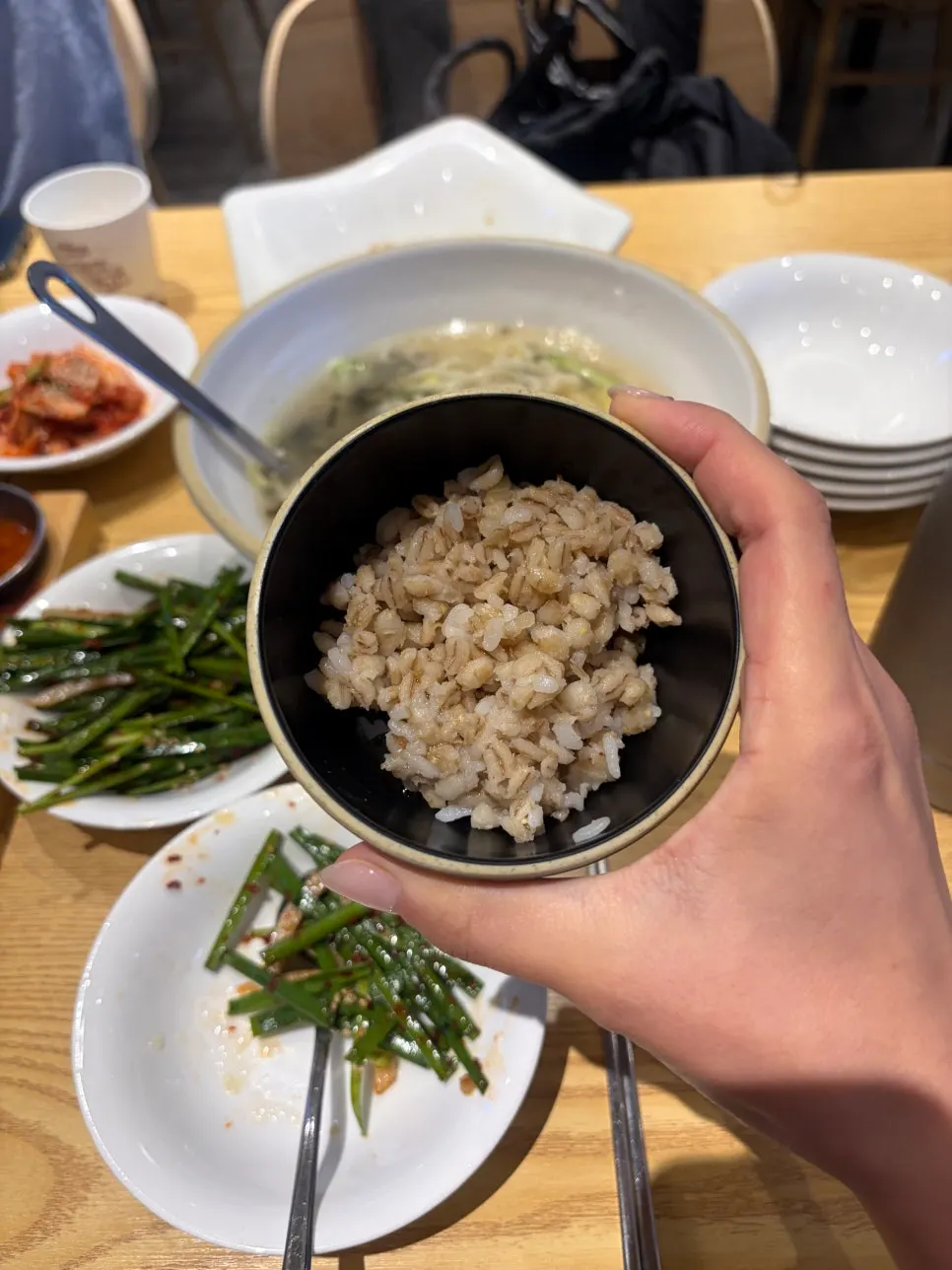 껍데기와 살코기가 섞인 수육 클로즈업