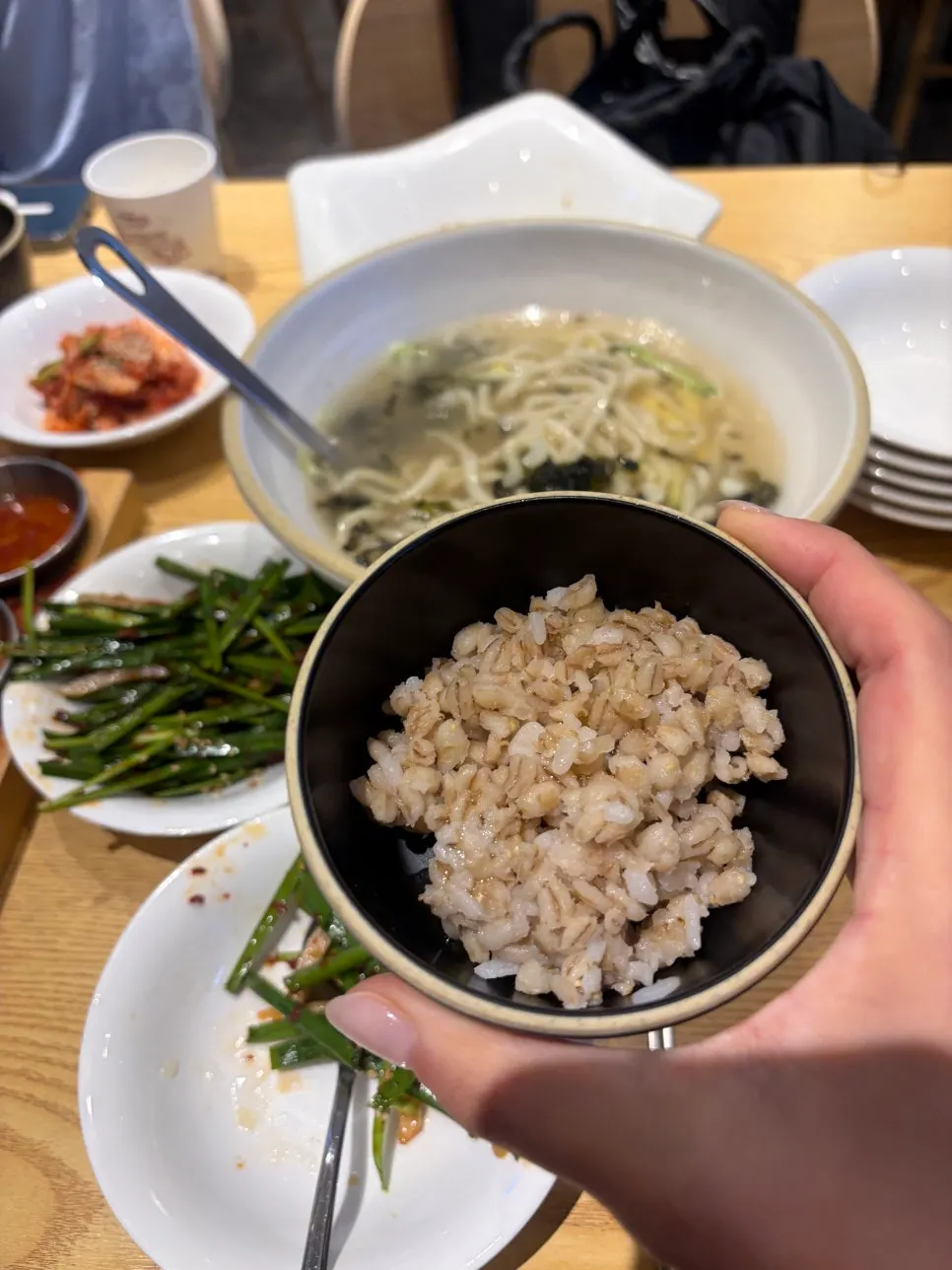 수육과 수제 김치를 곁들인 상차림