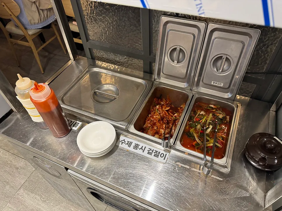 룸처럼 구분된 안쪽 테이블