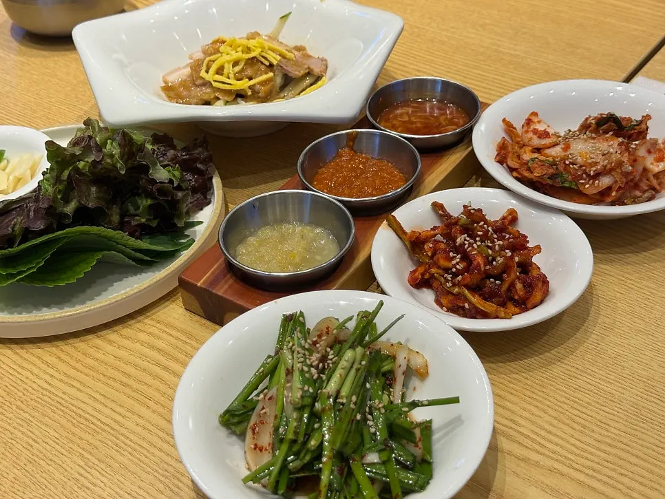 매장에서 직접 만든 겉절이 등 김치류