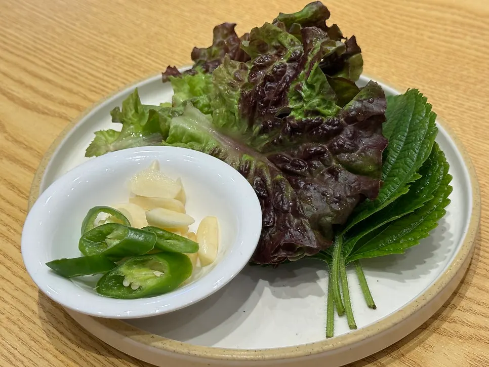 서비스로 나온 냉채족발