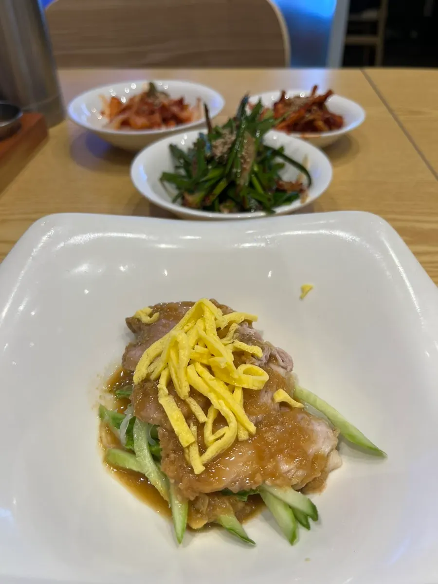 Basic side dishes: geotjeori and dried radish pickle