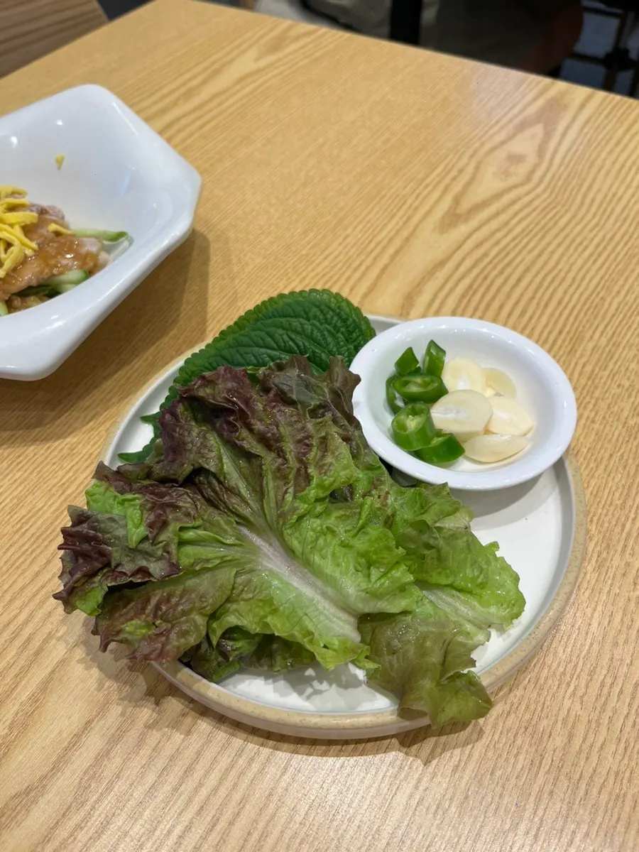 A full spread of Sambaekga's basic side dishes