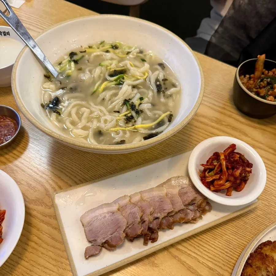 Full spread of the kalguksu bossam set