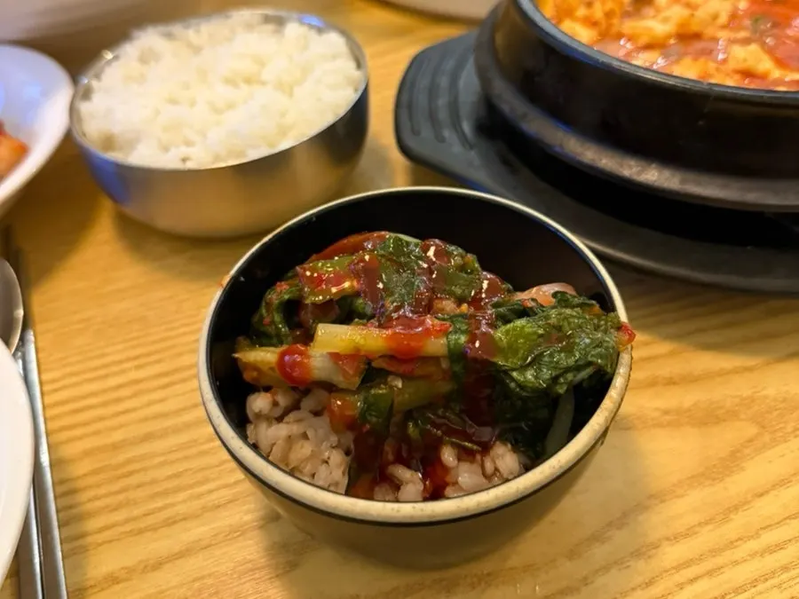 Mini barley rice served with the kalguksu