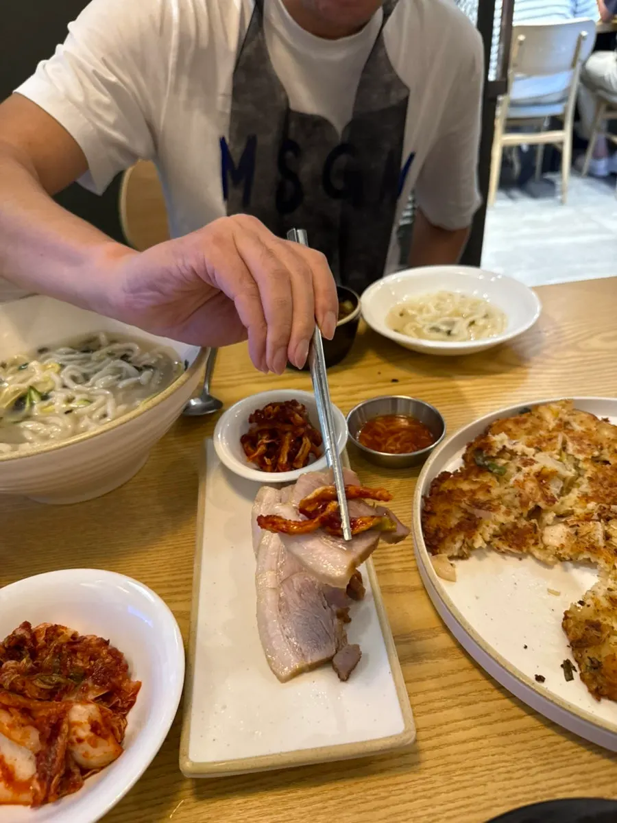 Plate of Sambaekga bossam pork