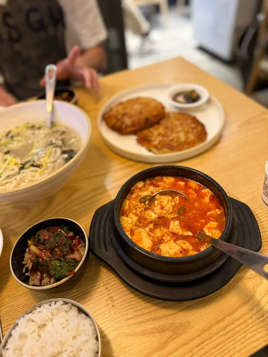 Sundubu jjigae set with minced pork