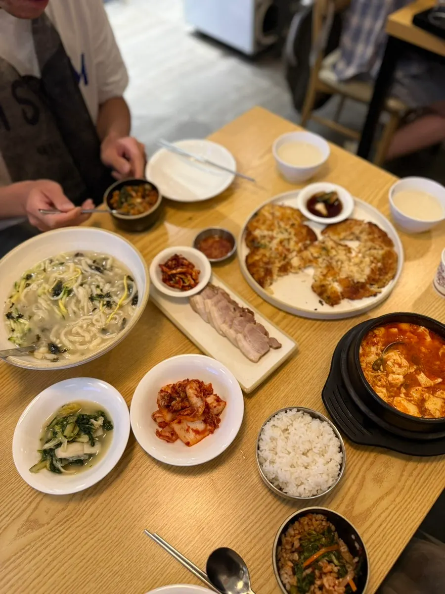 Mung bean pancake paired with Jipyeong makgeolli