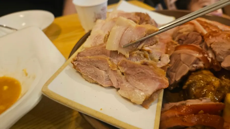 Plate of bossam with fatty and lean cuts separated