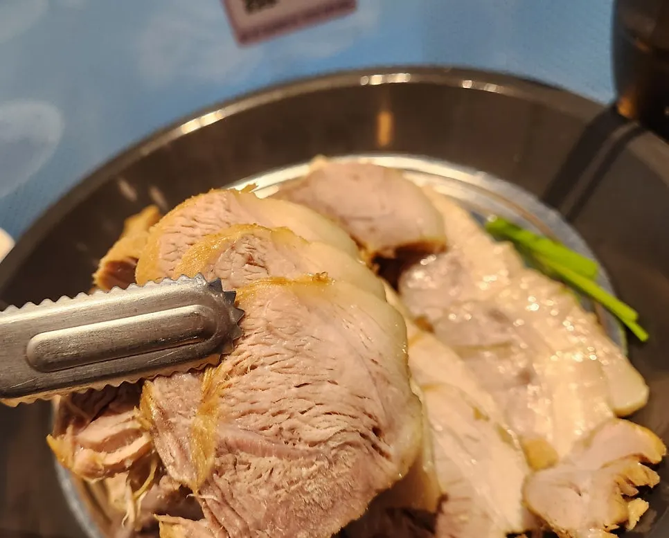 บอสซัมและซอสวางบนผักสำหรับห่อ