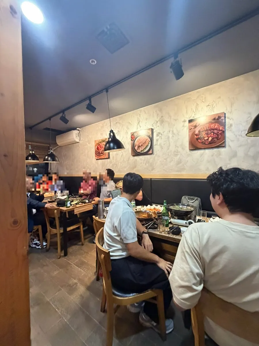 Interior of The Jokbal Sindorim Main Branch fully packed on a weeknight evening