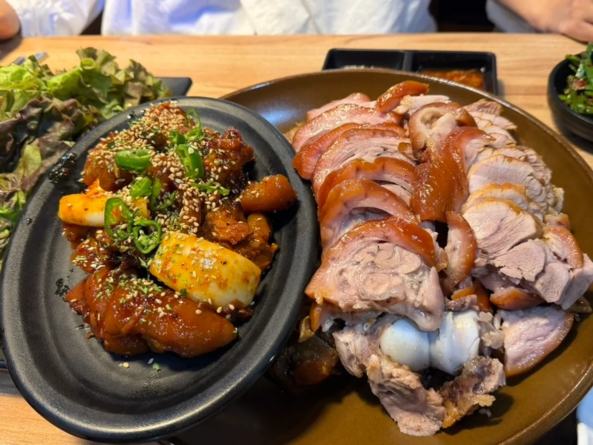 Front-leg-swapped regular jokbal meat and skin