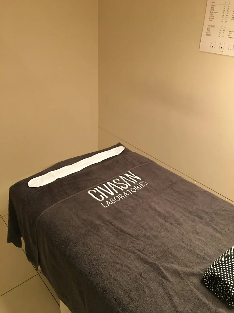 Closet in the treatment room for clothes and bags