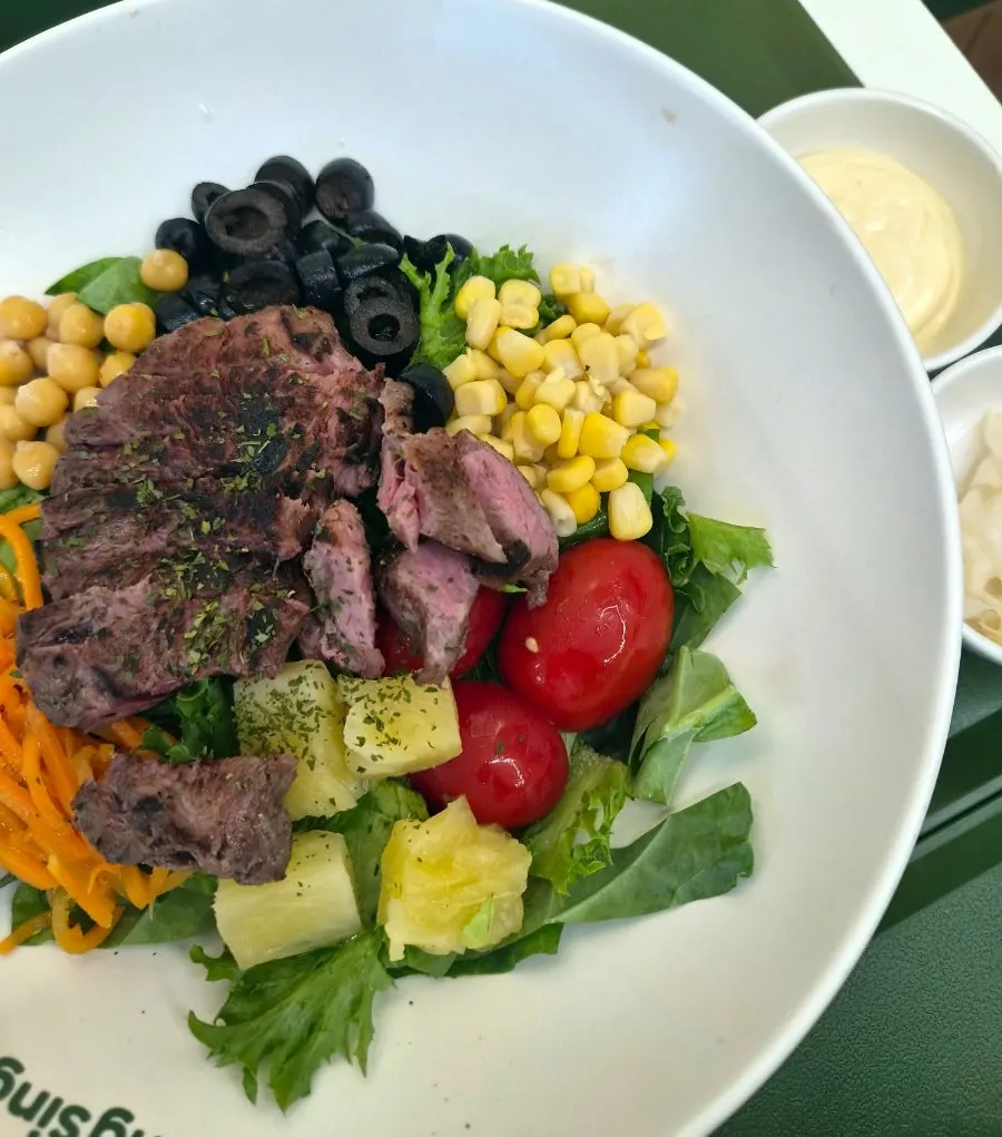 Salad with flap steak and pineapple together