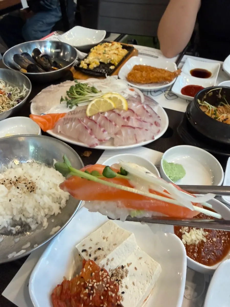초대리밥으로 만든 연어 초밥