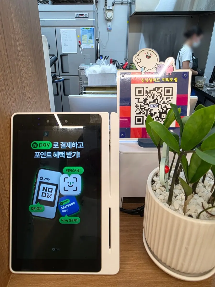 싱싱샐러드 여의도점 매장 내부 모습