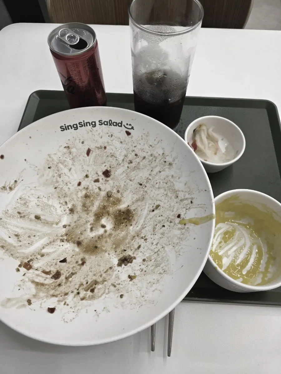한 그릇 비운 칠리볶음파스타 샐러드