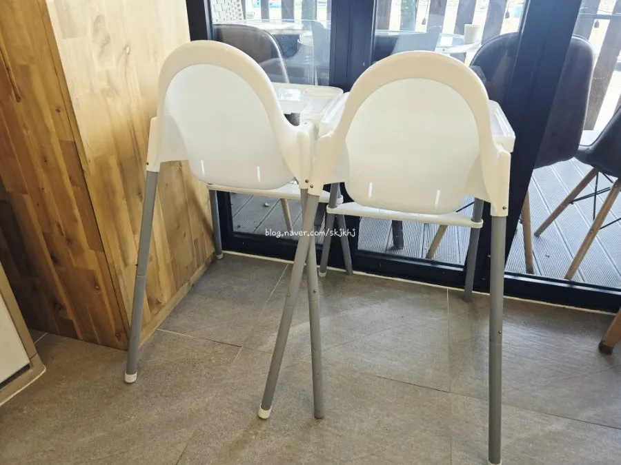 Baby chair prepared in the restaurant