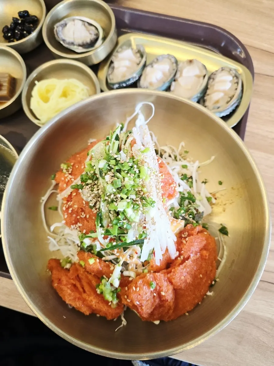 Abalone mulhoe topped with four abalones